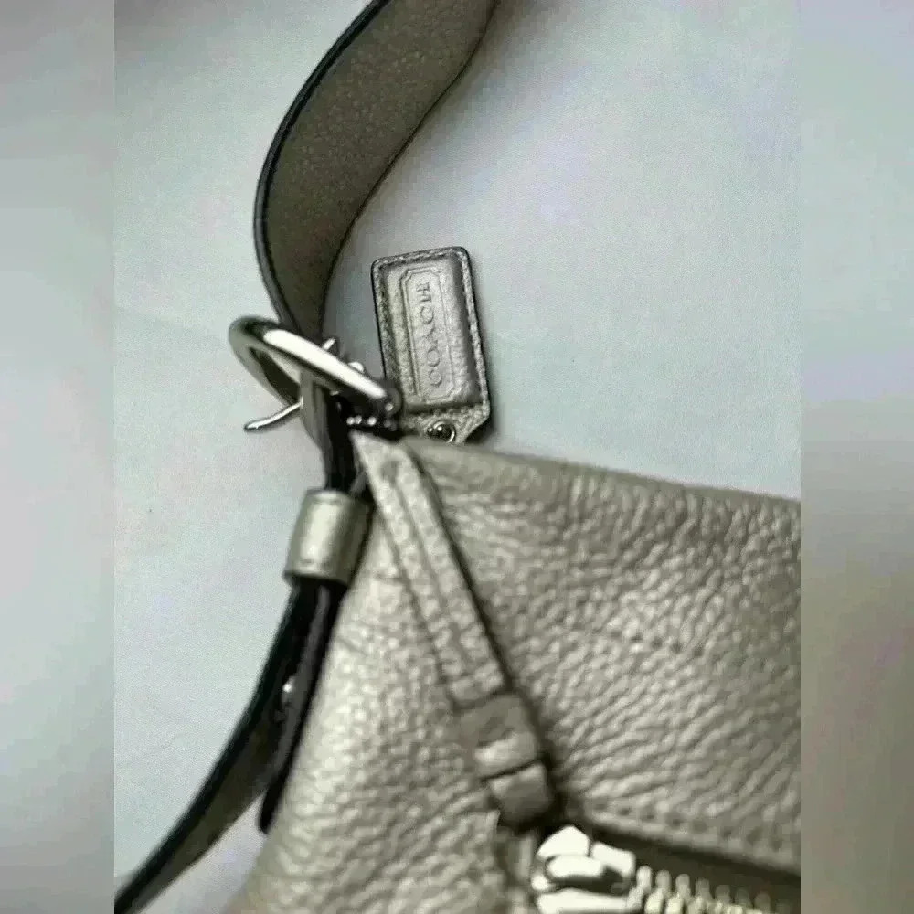 COACH F15064 Silver Leather Duffle Bag - Picture 9 of 12